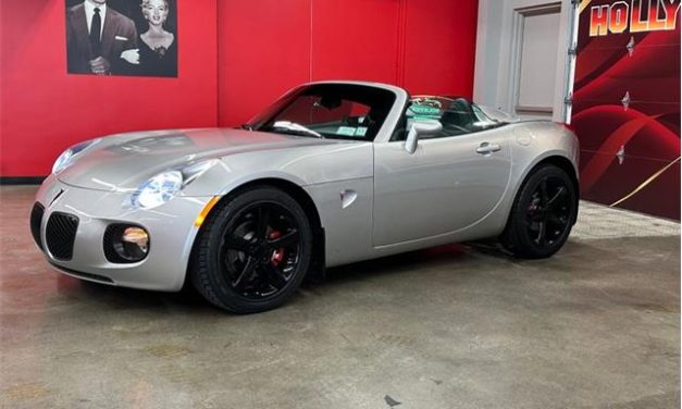Pontiac Solstice, Roadster Modern dengan Jiwa Sporty Amerika