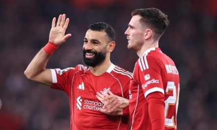 Mo Salah Cuma Kalah Hebat Dari Kenny Dalglish Bagi Robertson