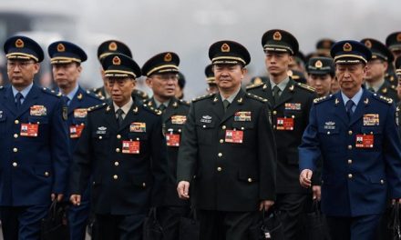 Militer Tiongkok Tiba di Aula Besar Rakyat Jelang Pembukaan CPPCC