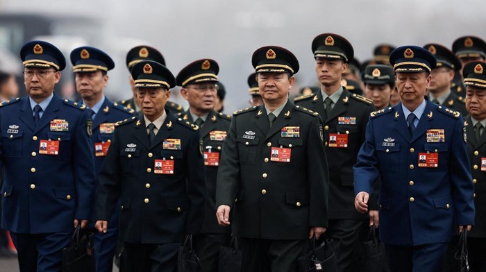 Militer Tiongkok Tiba di Aula Besar Rakyat Jelang Pembukaan CPPCC