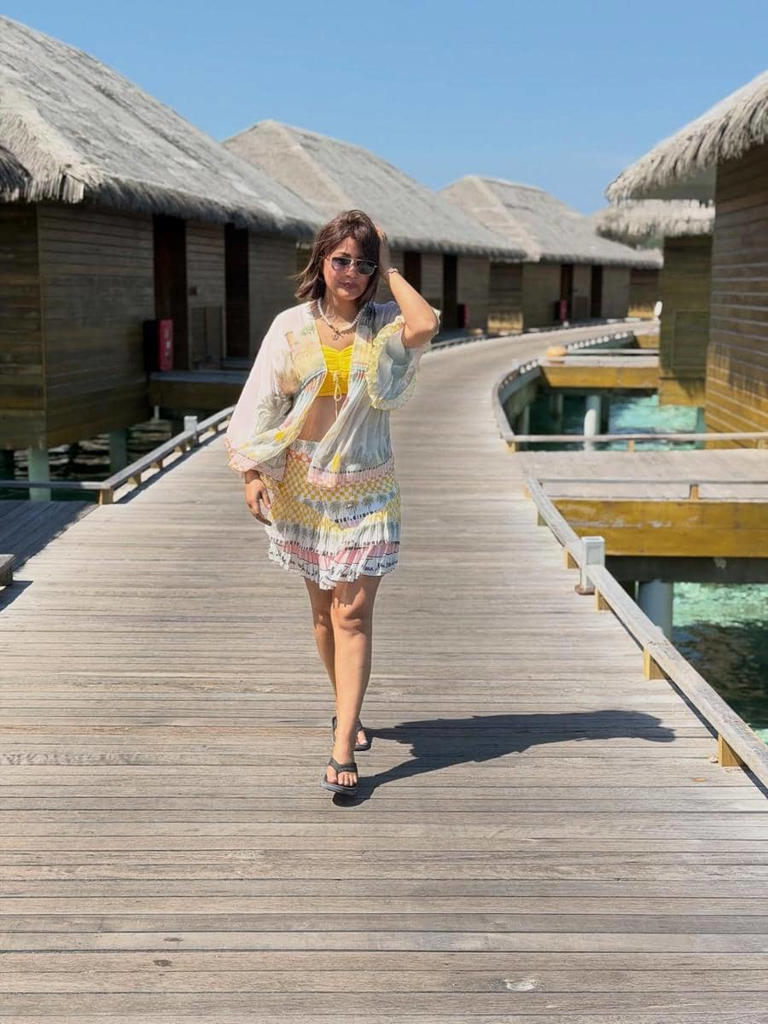 Liburan Eksklusif Hina Khan Di Maldives: Potret Yang Mewah