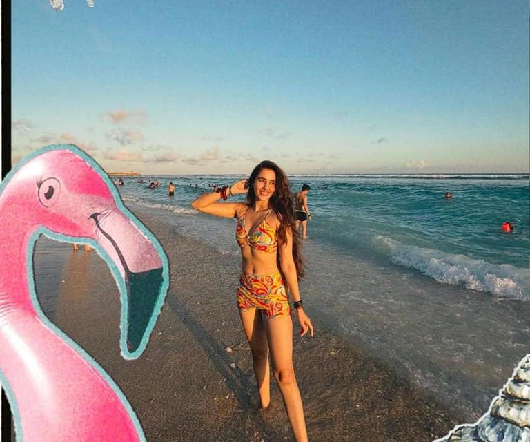 Pantai Melasti Jadi Spot Favorit Simrat Kaur Saat Liburan Di Bali