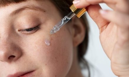 Atasi Flek Hitam Di Usia 50 Tahun Dengan Serum Malam Ini
