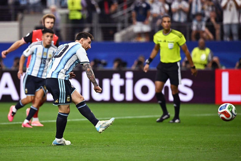 Pujian Tinggi Alvarez: Messi Adalah Yang Terbaik Sepanjang Masa