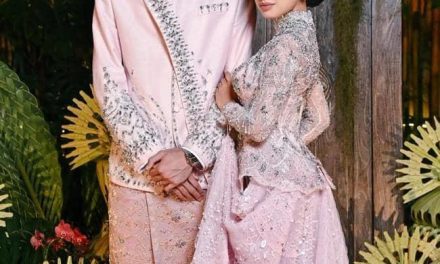 Elegan Dan Stunning! Gaun Pink Jennifer Coppen Saat Resepsi