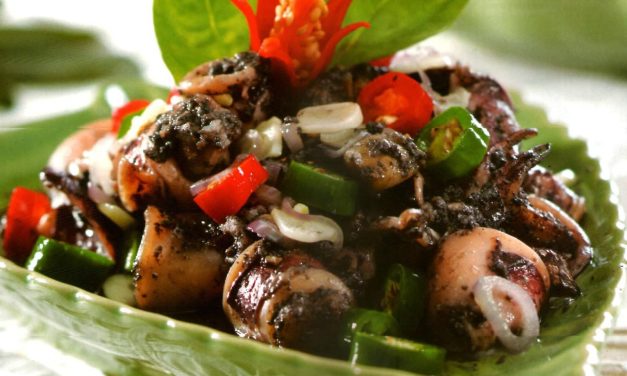 Hitam Tapi Lezat! Rahasia Cumi Pedas Favorit Pecinta Seafood