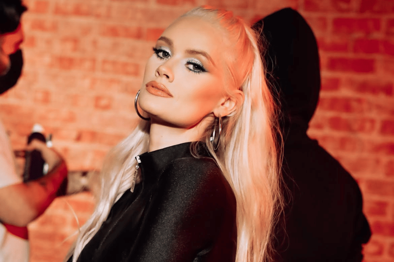 Dunia Hiburan Berduka! Penyanyi Lauren Bennett Meninggal Dunia
