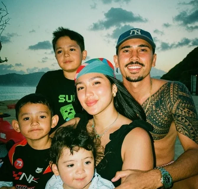 Momen Gemas Anak-Anak Jessica Iskandar Liburan Di Lombok