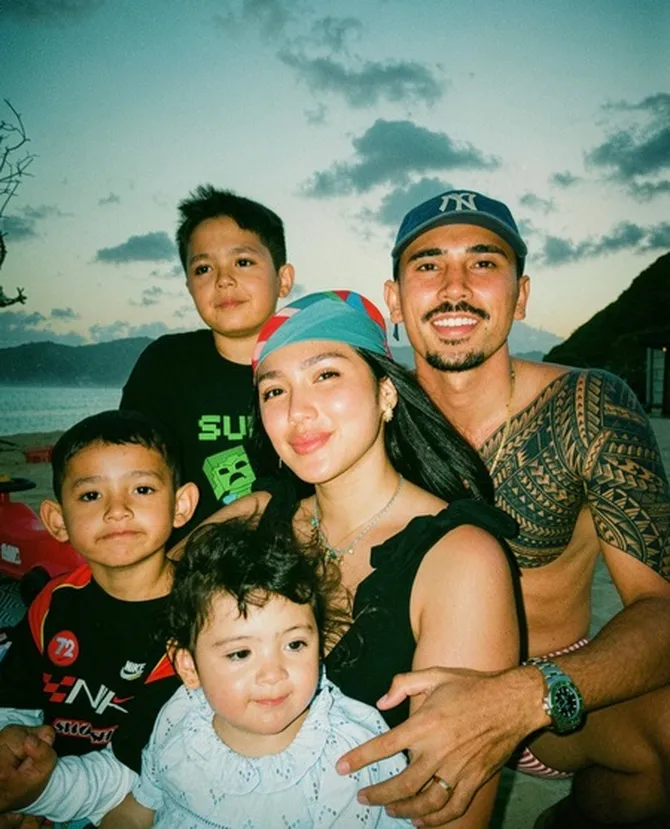 Momen Gemas Anak-Anak Jessica Iskandar Liburan Di Lombok