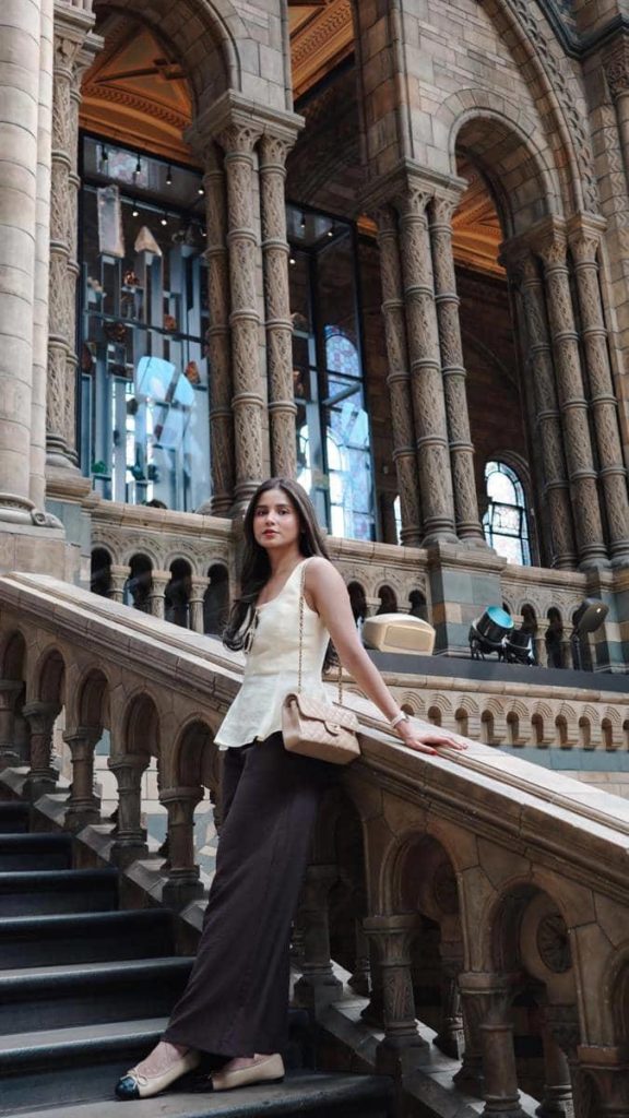 Potret Menawan Yunita Siregar Kunjungi Museum Ikonik Di London
