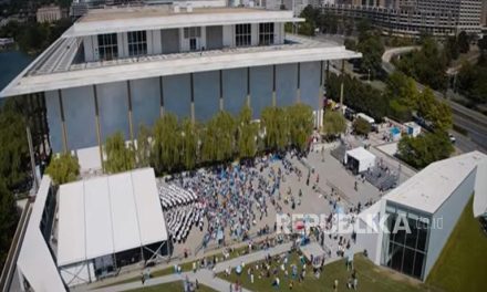 Kennedy Center Terpukul, Donatur Pergi Dan Penonton Makin Sepi