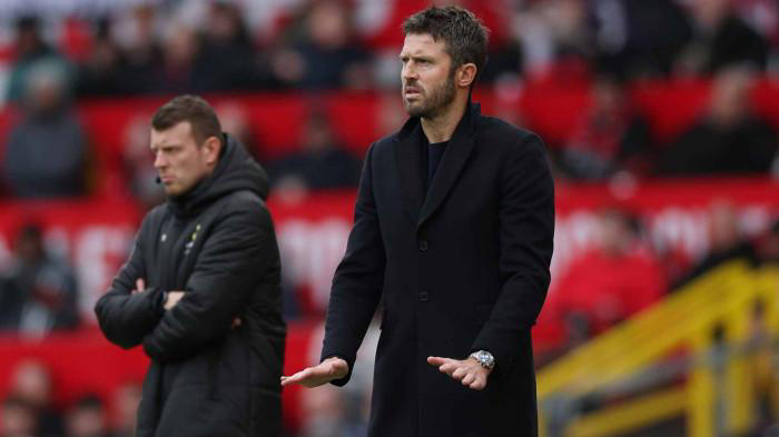 Michael Carrick Belum Puas, MU Masih Buru 2 Pemain Baru