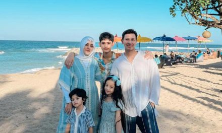 Kompak Abis! Intip Fashion Keluarga Fairuz Dan Sonny Septian