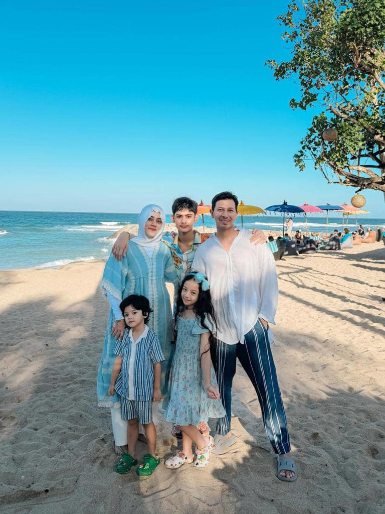 Kompak Abis! Intip Fashion Keluarga Fairuz Dan Sonny Septian