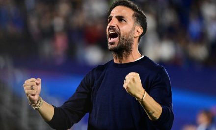 Bek Jadi Pahlawan! Como Menang, Fabregas: Seperti Arsenal