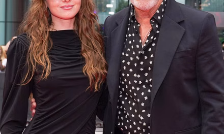 Tampil Elegan! Antonio Banderas Dan Stella Di TIFF 2026