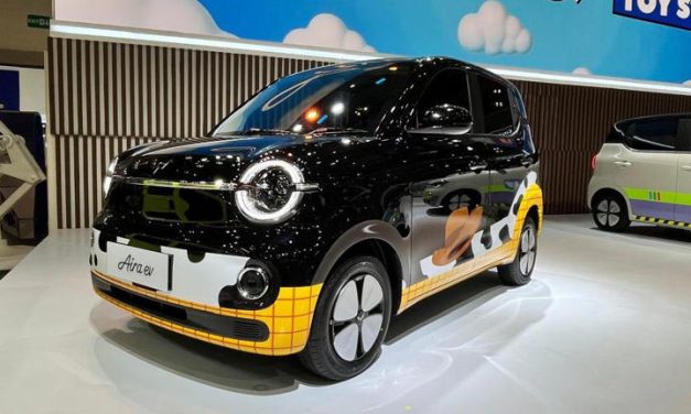 Tampil Makin Ikonik! Wuling Air EV Starry Black Karakter Woody