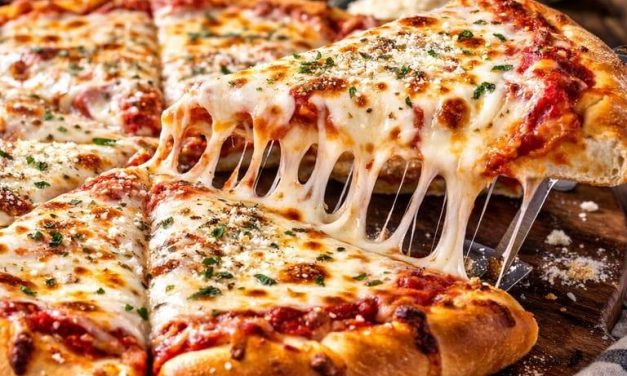 Bukan Sekadar Roti! Pizza Ini Punya Topping Menggoda