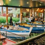 Kulineran Sambil Bersantai! Cibiuk Resto, Makan Di Atas Kolam