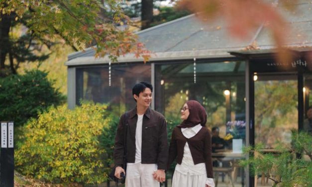 Musim Gugur! Potret Rey Mbayang Dan Dinda Hauw Di Korea