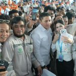 Nyaris Tertinggal! Teddy Indra Wijaya Sibuk Layani Foto Bersama