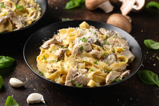 Gurih Menggoda! Creamy Pasta Ayam Jamur Dengan Saus Kental
